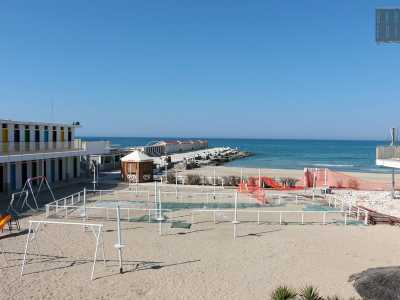 ...sono presenti i due lidi privati pi� famosi di Bari: �Il Trampolino�...